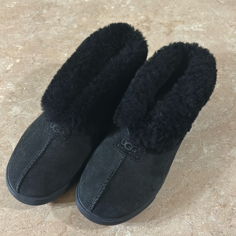 UGG house shoe